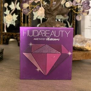 Huda beauty eyeshadow pallet